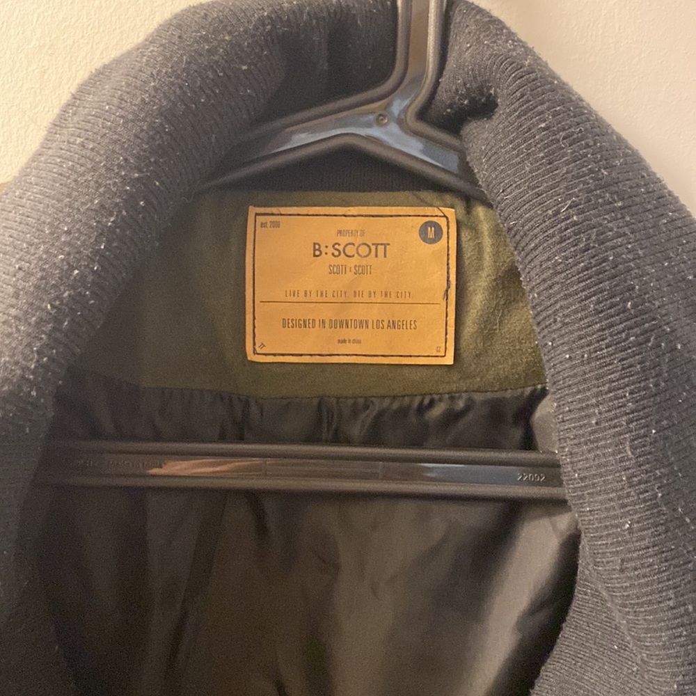 Men’s Coat - Picture 2 of 5
